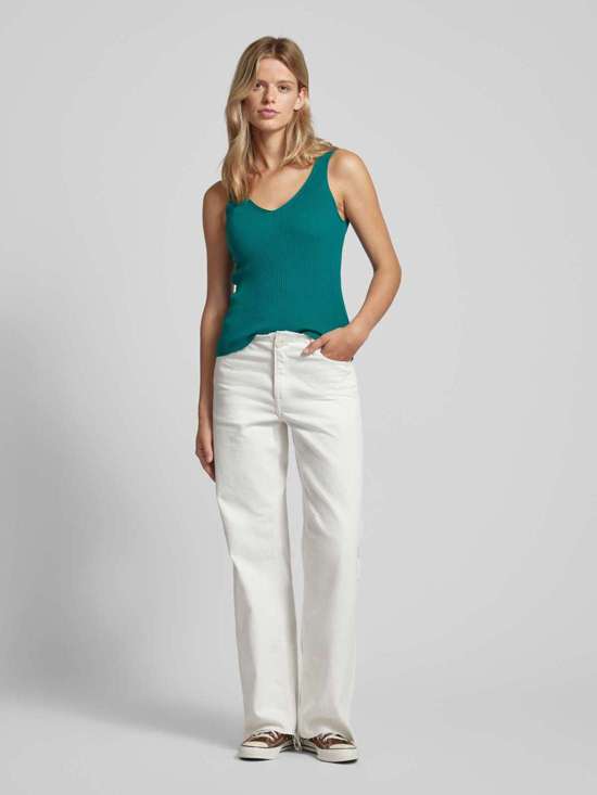 темно-зеленый