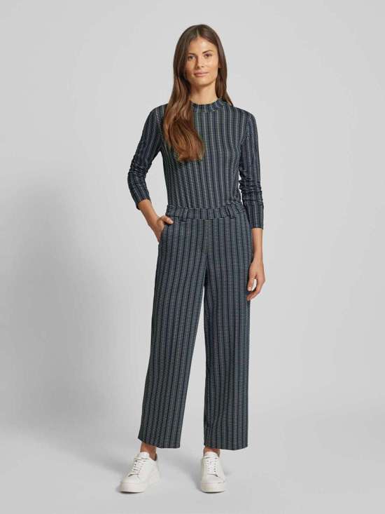 темно-зеленый