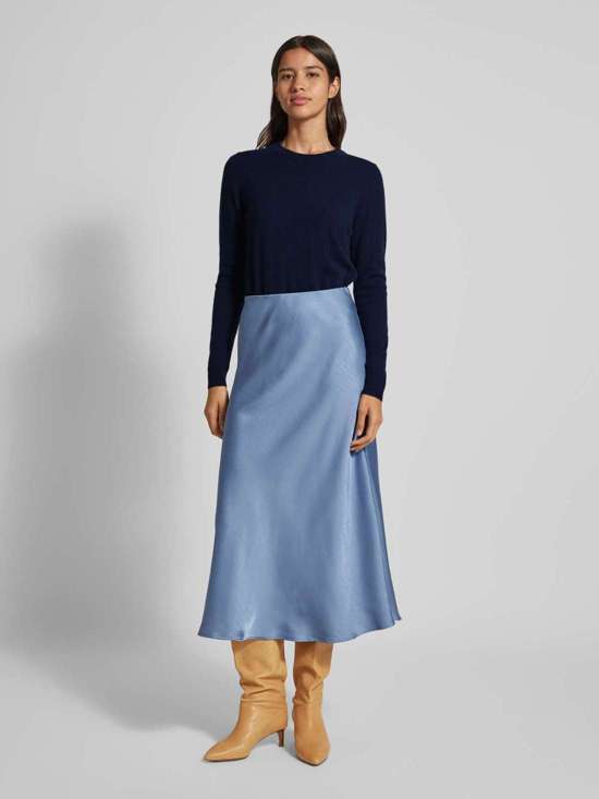 темно-синий