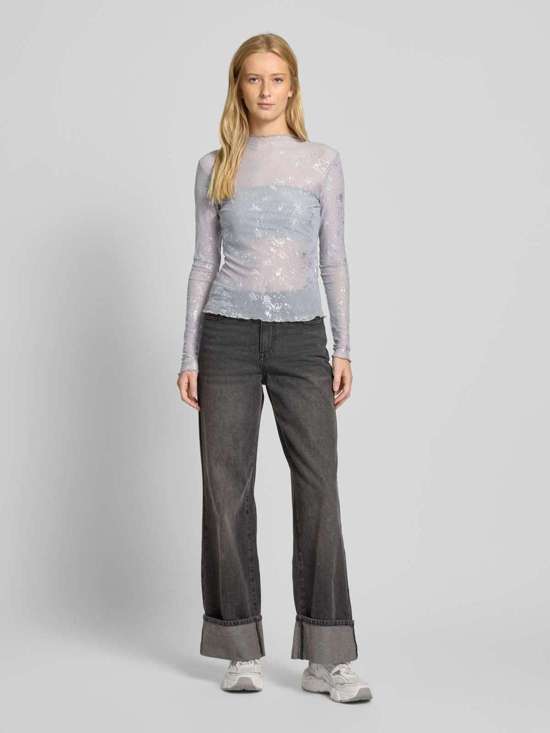 светло-серый