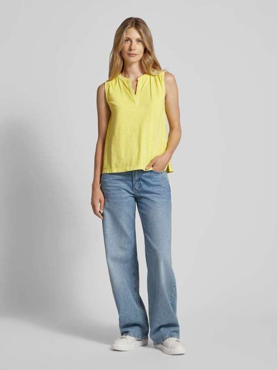 светло-красный