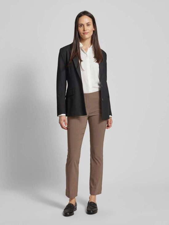 темно-серый