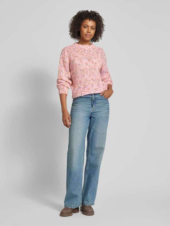 светло-розовый