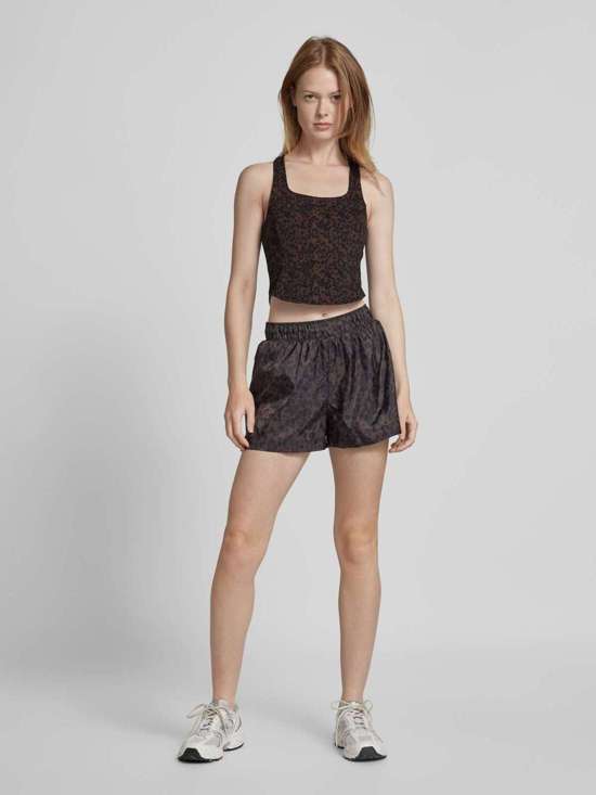 каштановый