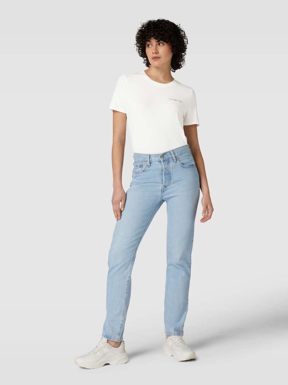 Футболка с принтом этикетки 1985