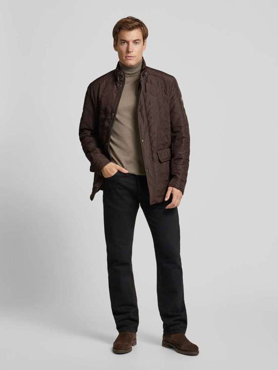 темно-коричневый