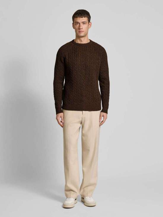 темно-коричневый