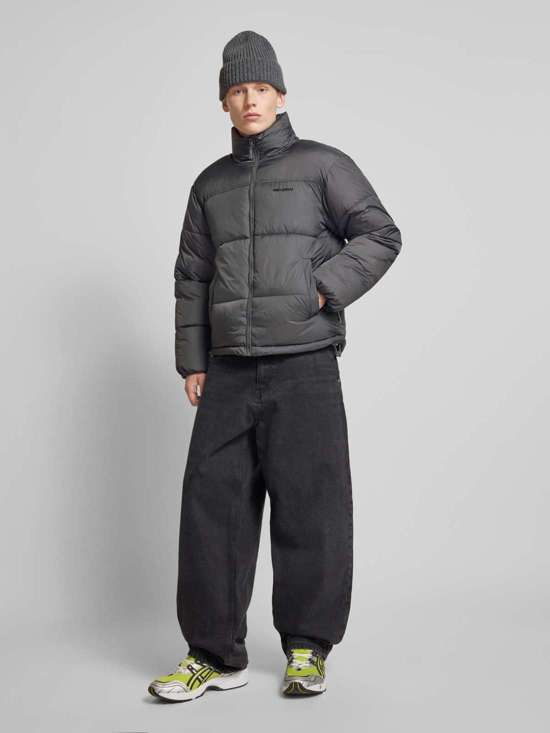 темно-серый