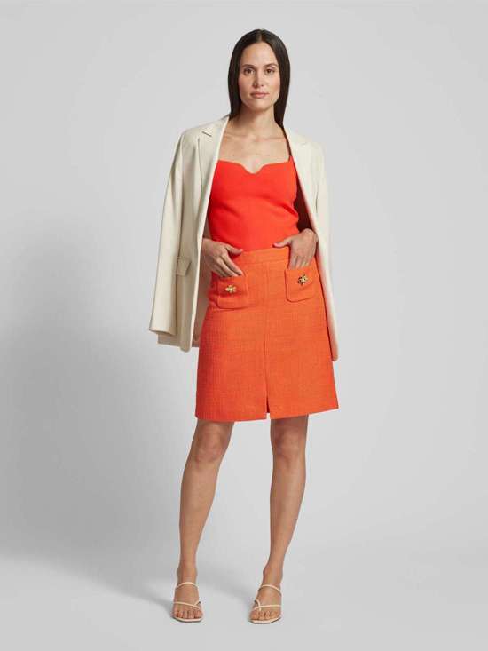 коралловый