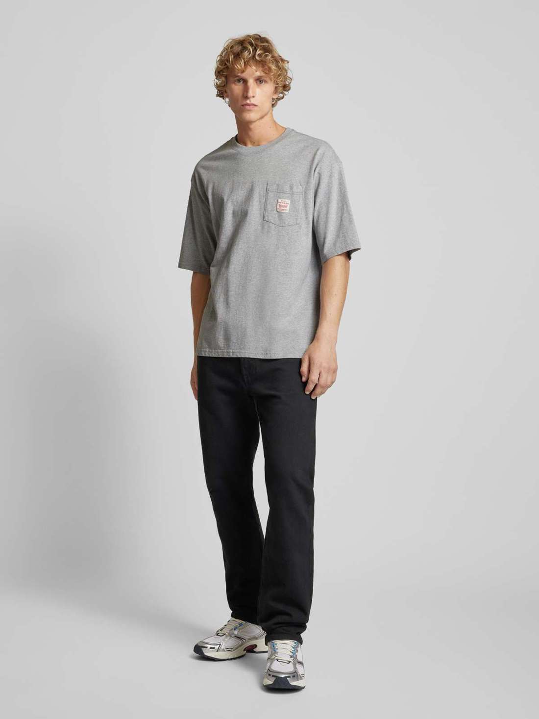 Футболка с нагрудным карманом