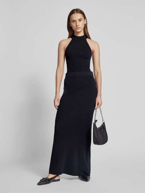 Вискозный топ с вырезом халтер