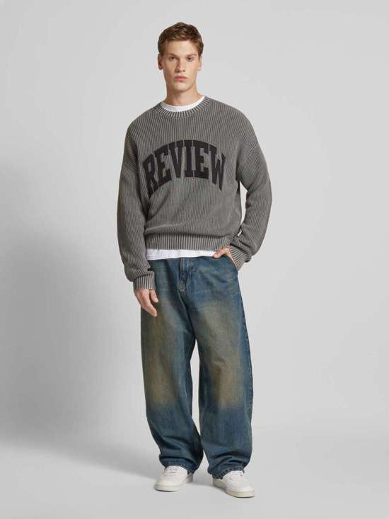 темно-серый