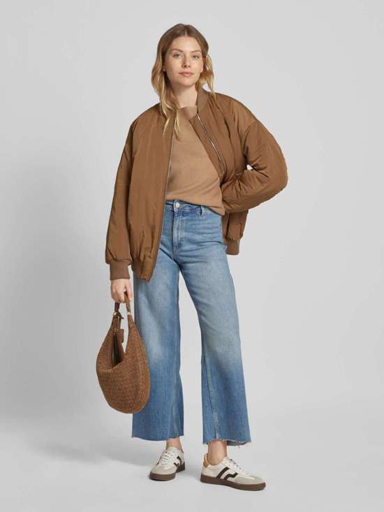 светло-коричневый