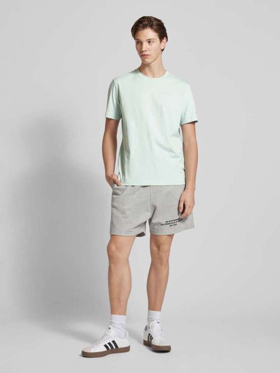 светло-зеленый