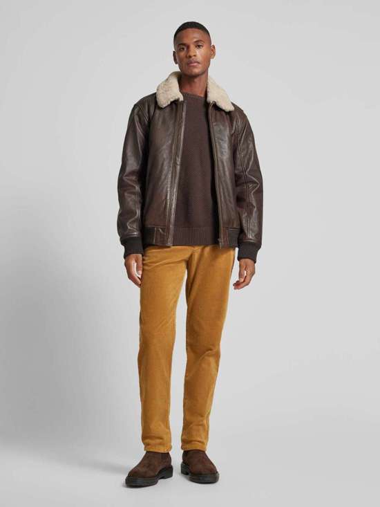 темно-желтый