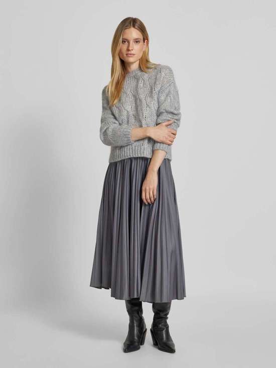 темно-серый