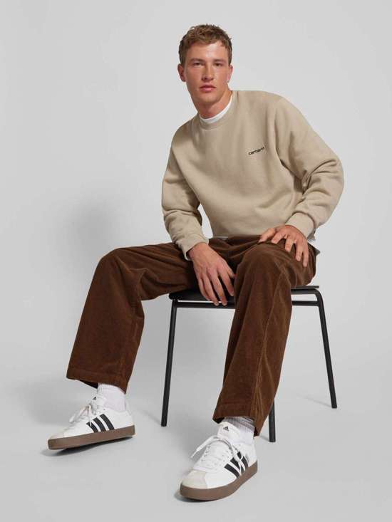 темно-коричневый