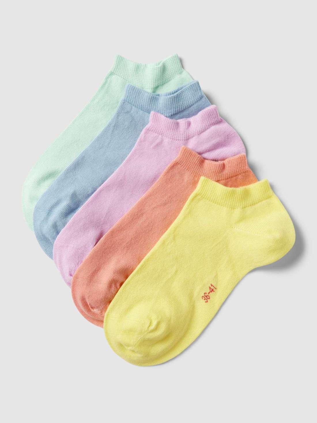 В упаковке 5 носков с ребристыми манжетами