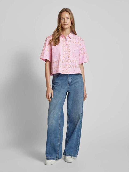 светло-розовый