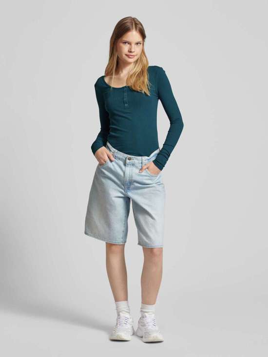 темно-зеленый