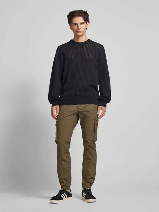 темно-коричневый