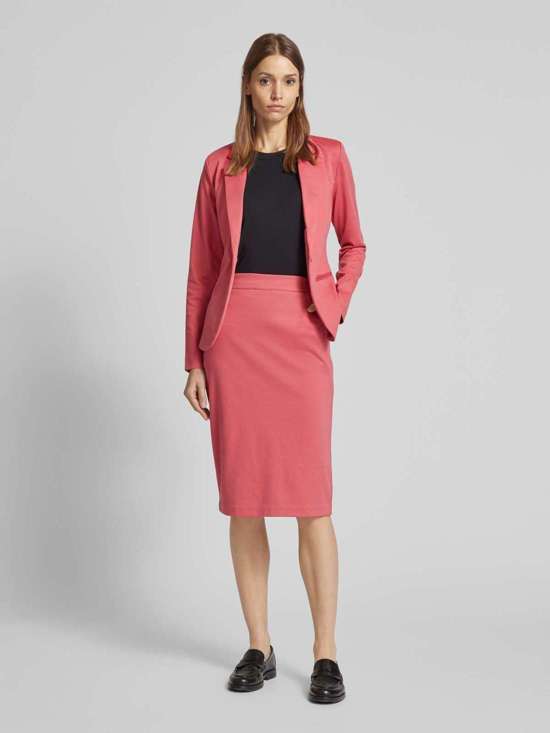 красный ржавый 