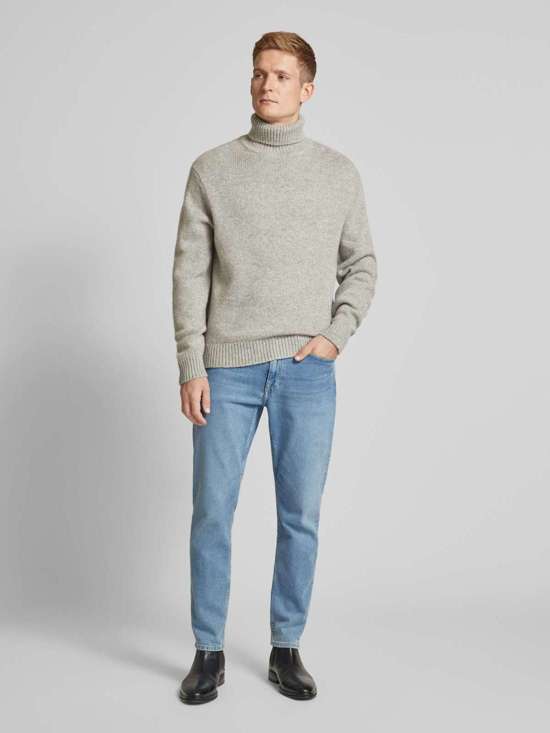 светло-серый