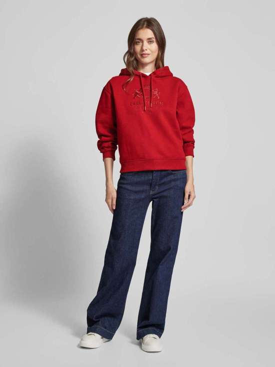 темно-красный