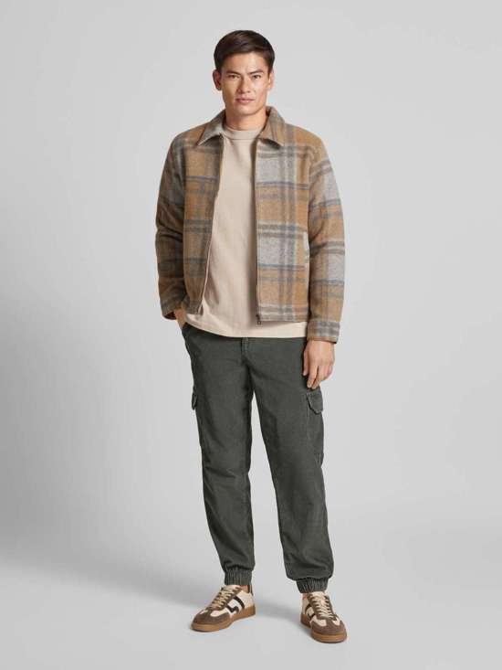 темно-зеленый