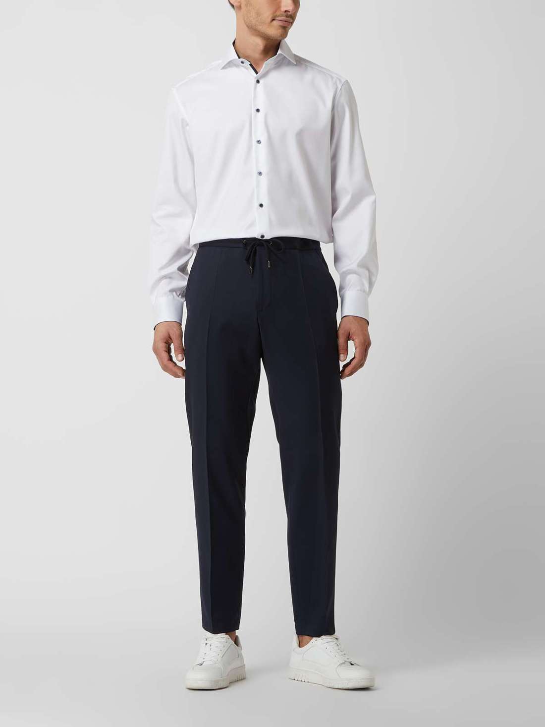 Деловая рубашка комфортного кроя из твила