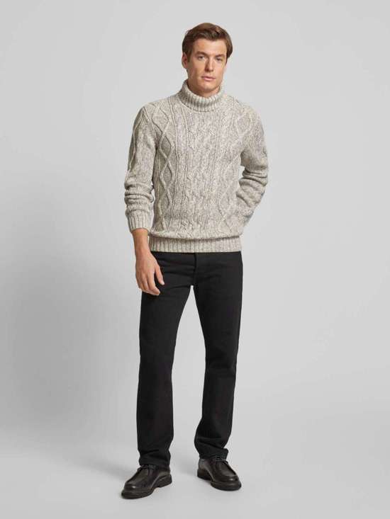 серебристый