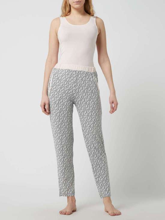 светло-розовый