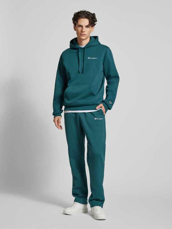 темно-зеленый