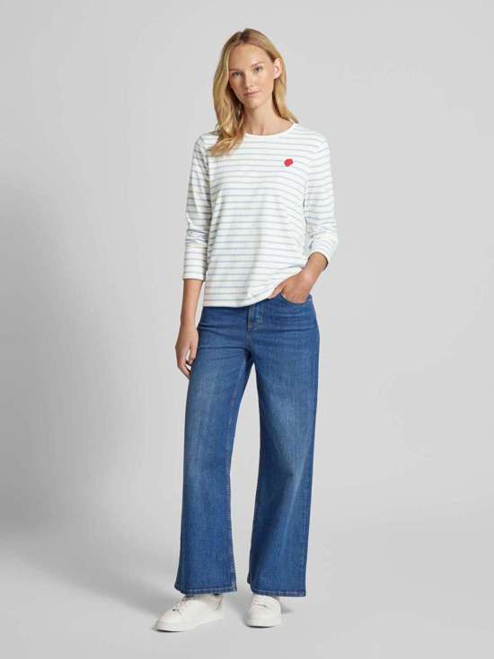 Рубашка классического кроя с длинными рукавами из эластичного хлопкового трикотажа с мотивной нашивкой