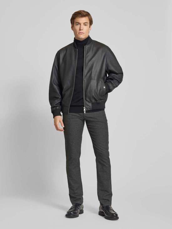 темно-серый