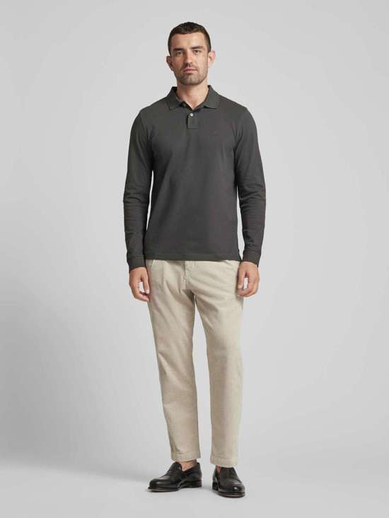 темно-серый