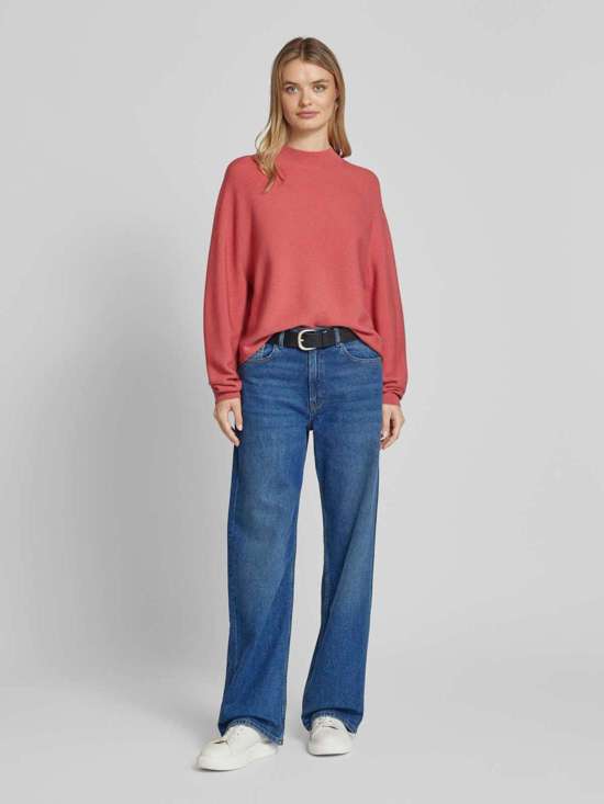 светло-красный