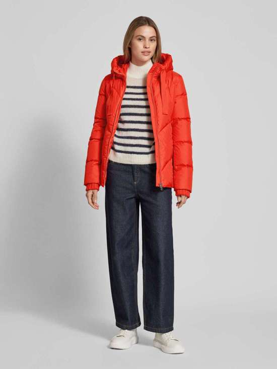 светло-красный