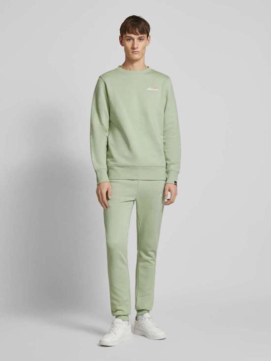 светло-зеленый