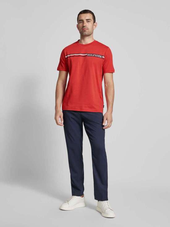 красный ржавый 