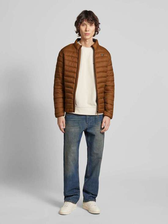 темно-коричневый