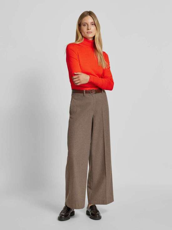 светло-красный