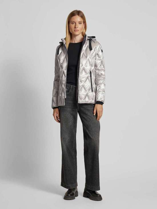 серебристый