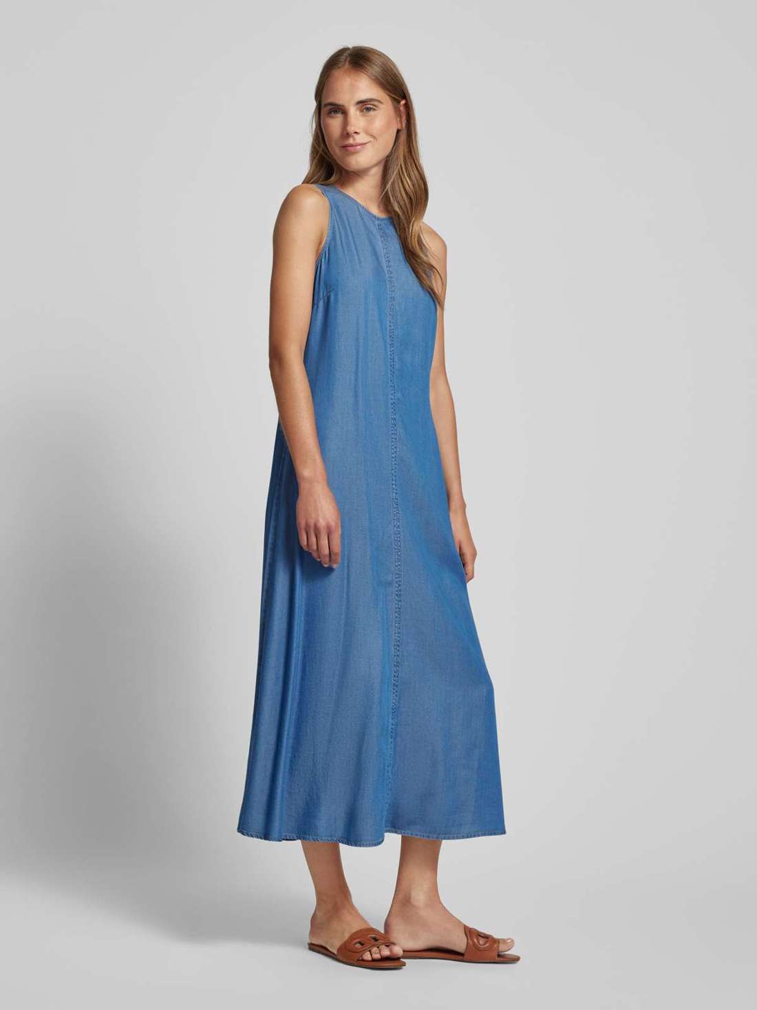 Джинсовое платье с разделительным швом