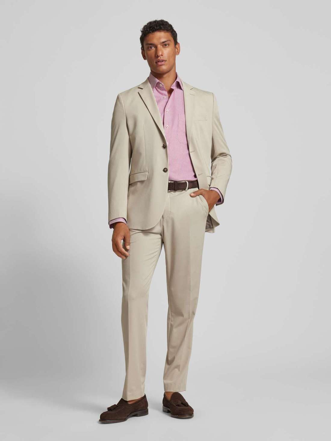 Деловая рубашка комфортного кроя с нагрудным карманом