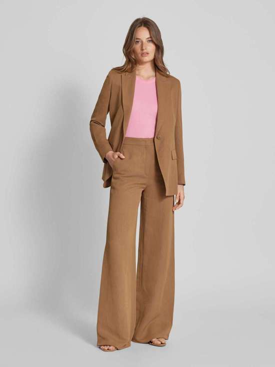 светло-коричневый