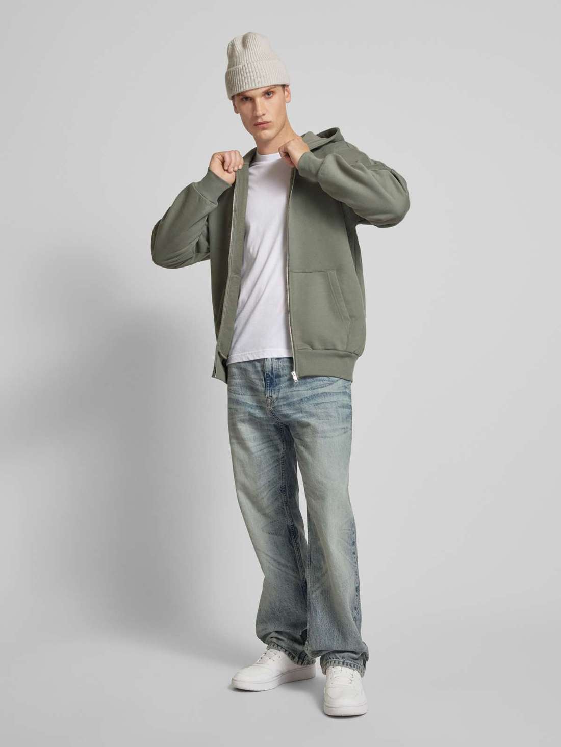 Джинсы мешковатого кроя с нашивкой-лейблом