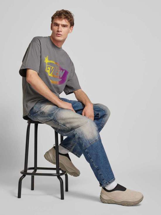 темно-серый