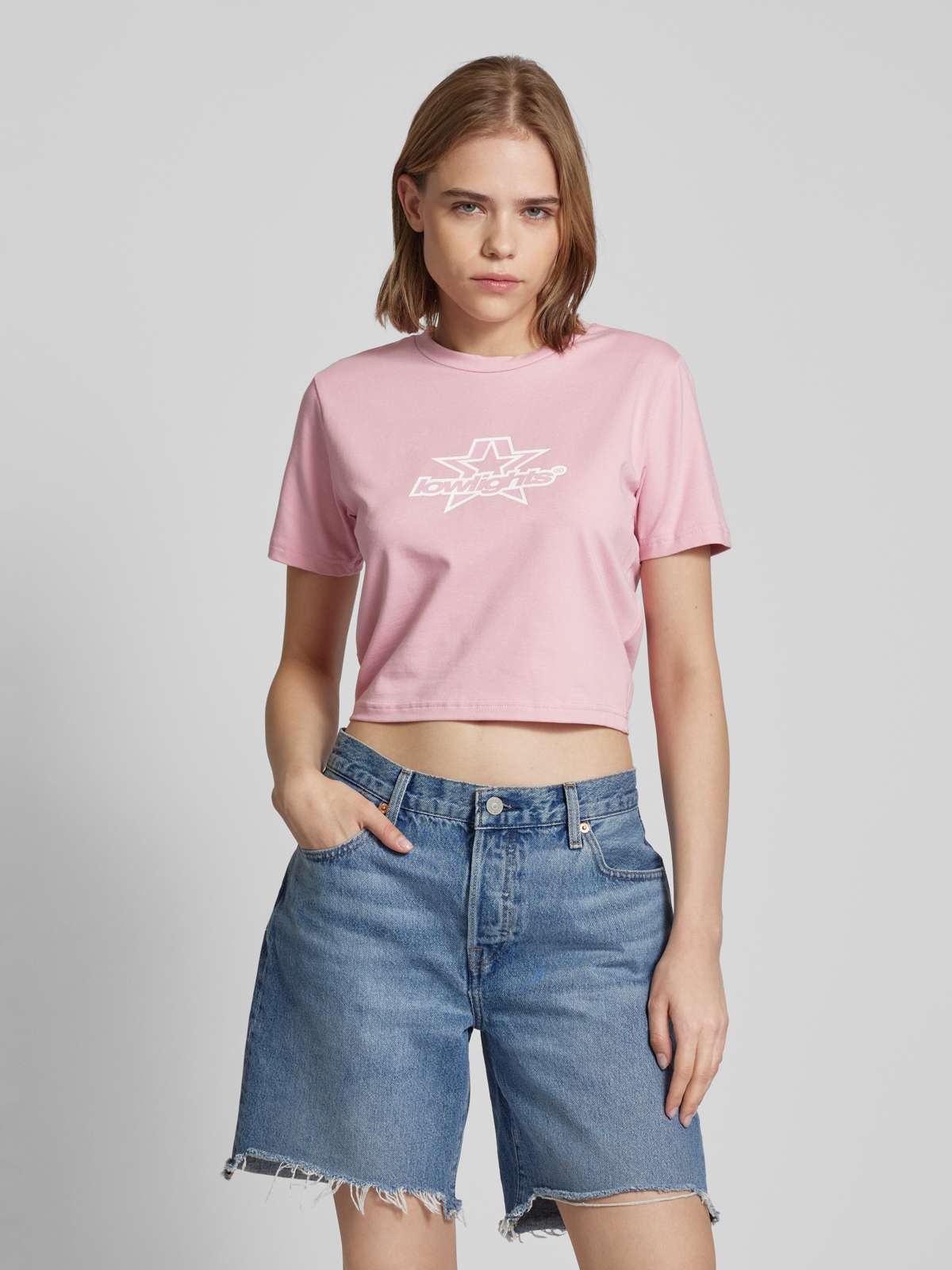 Cropped T-Shirt mit Label-Print