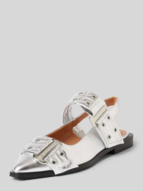 серебристый